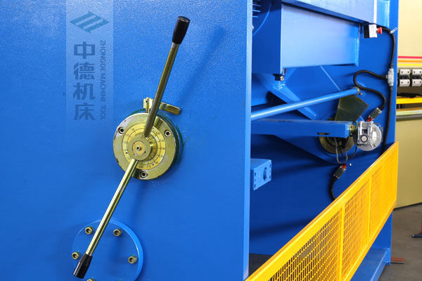 ZDS-2032剪板機刀片間隙手動調節器，刻度清淅，調節省力又簡便.jpg