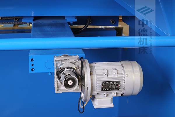 ZDS-2032后擋料AC電機與減速器一體，故障少，速度快.jpg